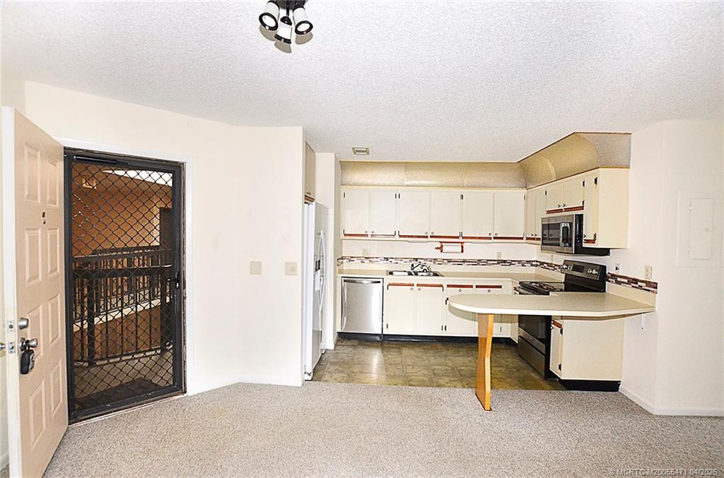 1999 NE Collins Circle 3-80