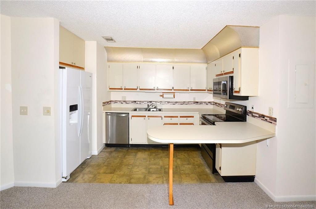 1999 NE Collins Circle 3-80