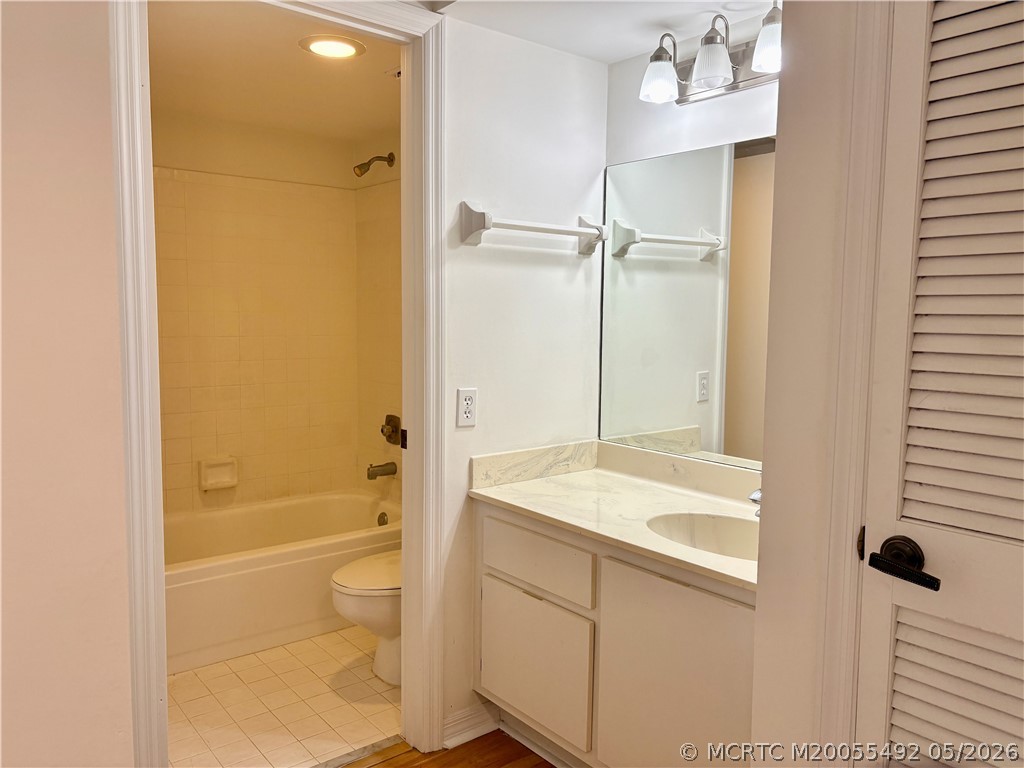 802 SE Central Parkway 14