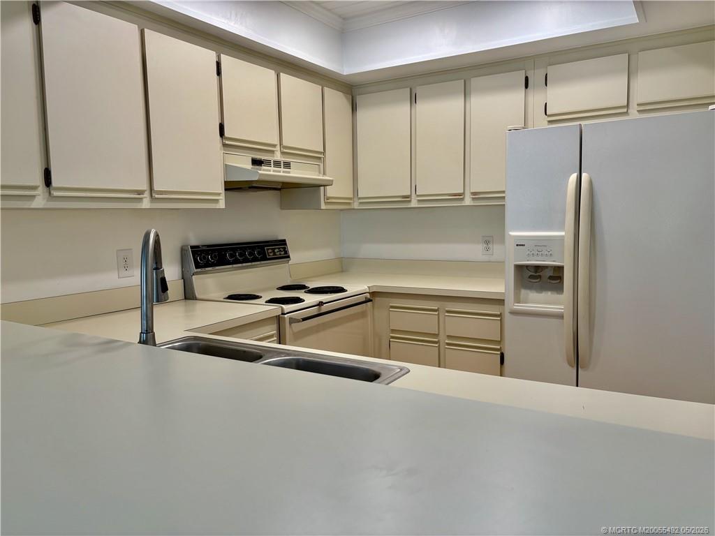 802 SE Central Parkway 14
