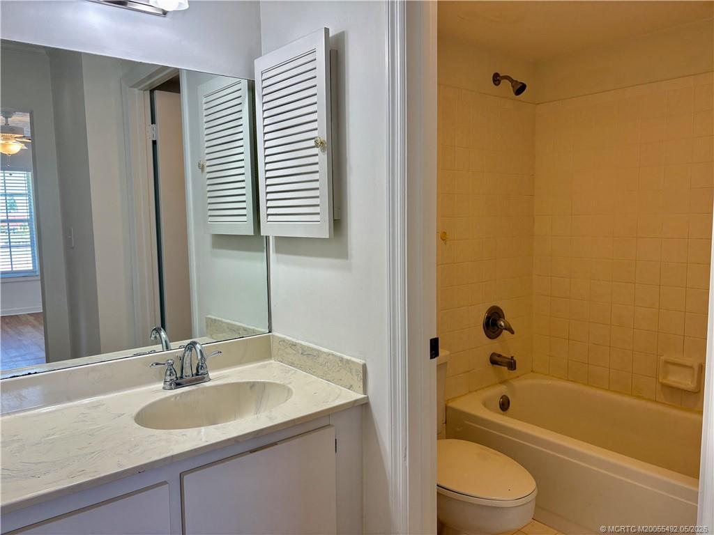 802 SE Central Parkway 14