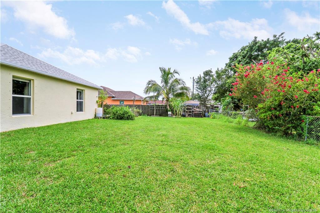 432 NW Raymond Lane