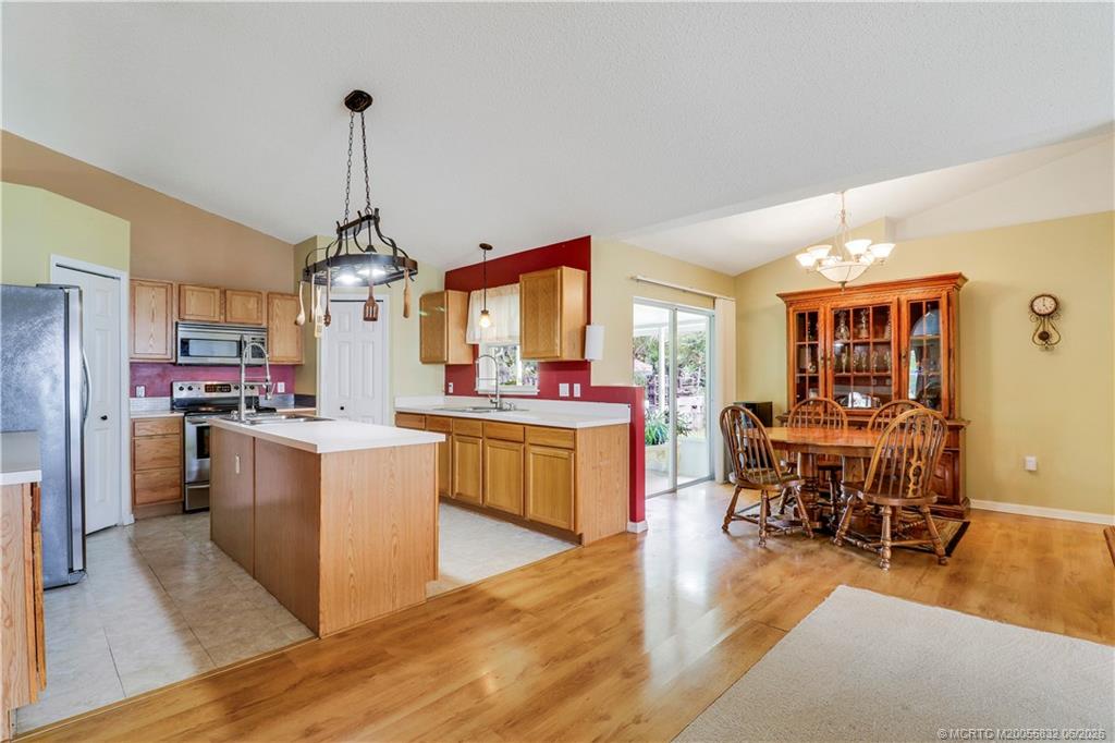432 NW Raymond Lane