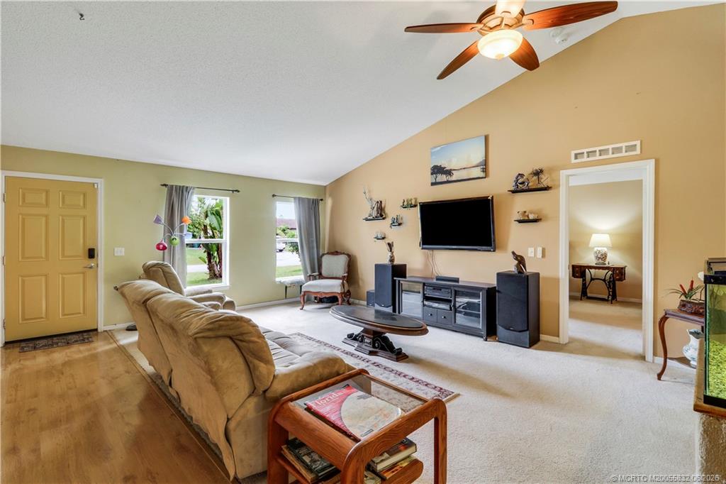 432 NW Raymond Lane