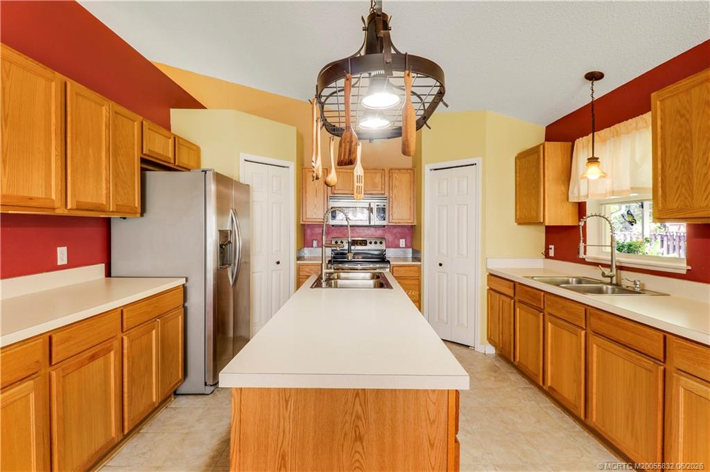 432 NW Raymond Lane