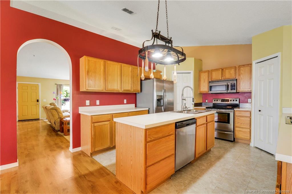 432 NW Raymond Lane