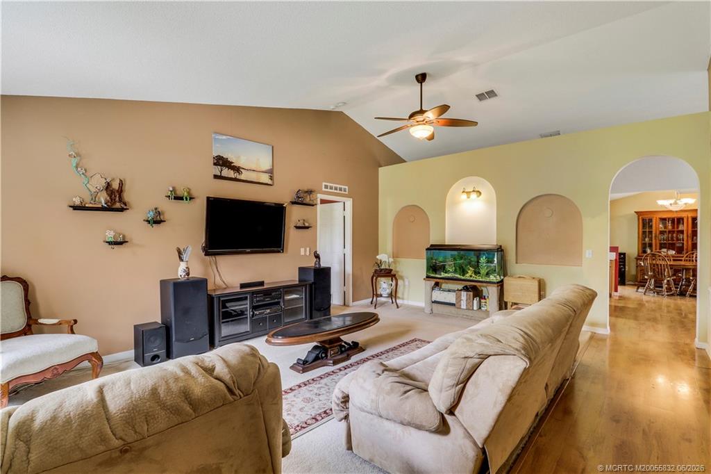 432 NW Raymond Lane