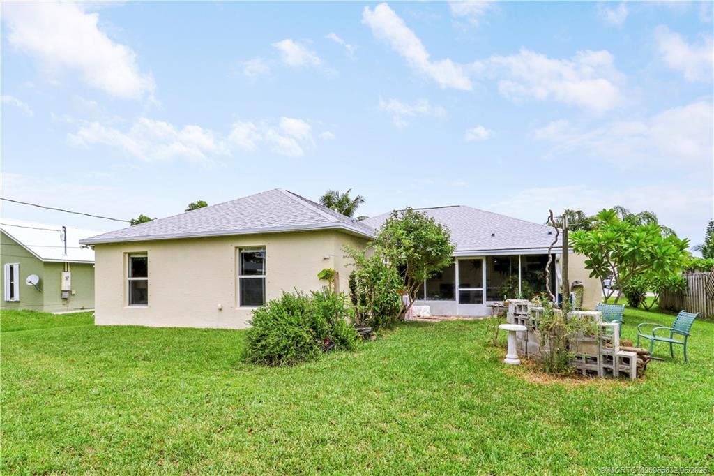 432 NW Raymond Lane