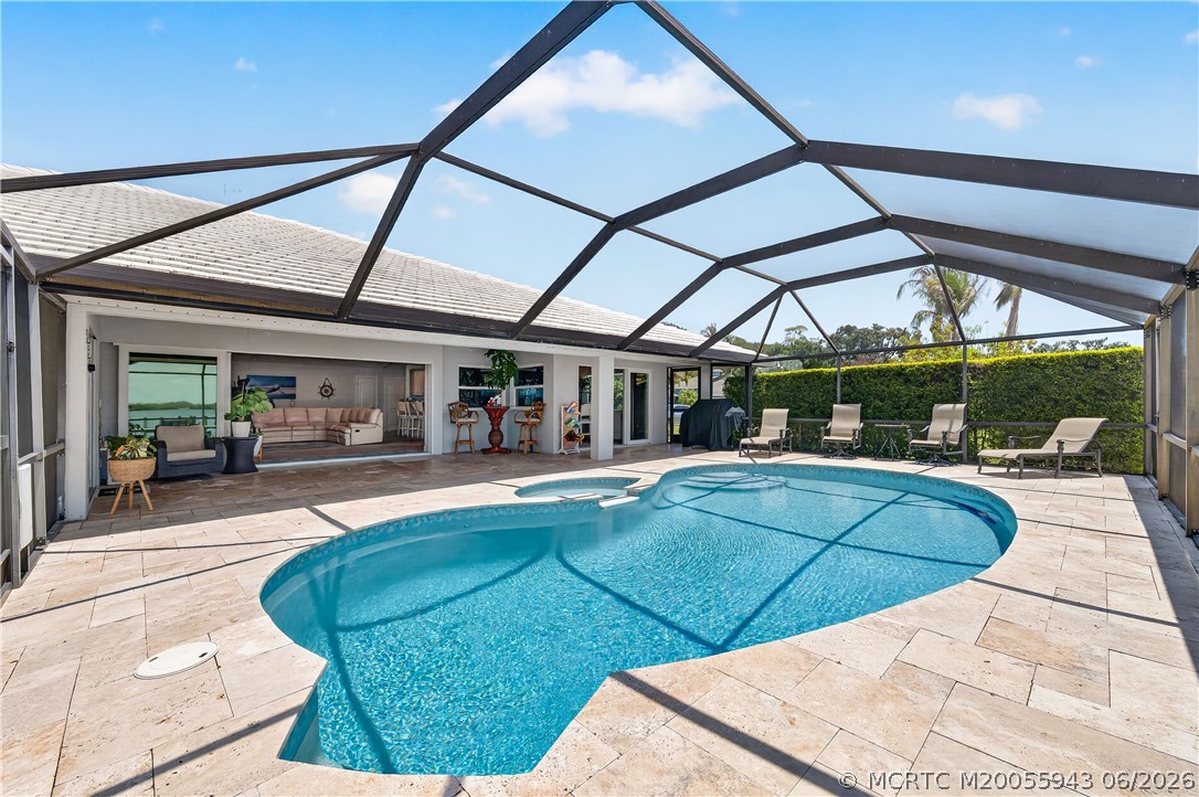 1007 SE Kitching Cove Lane