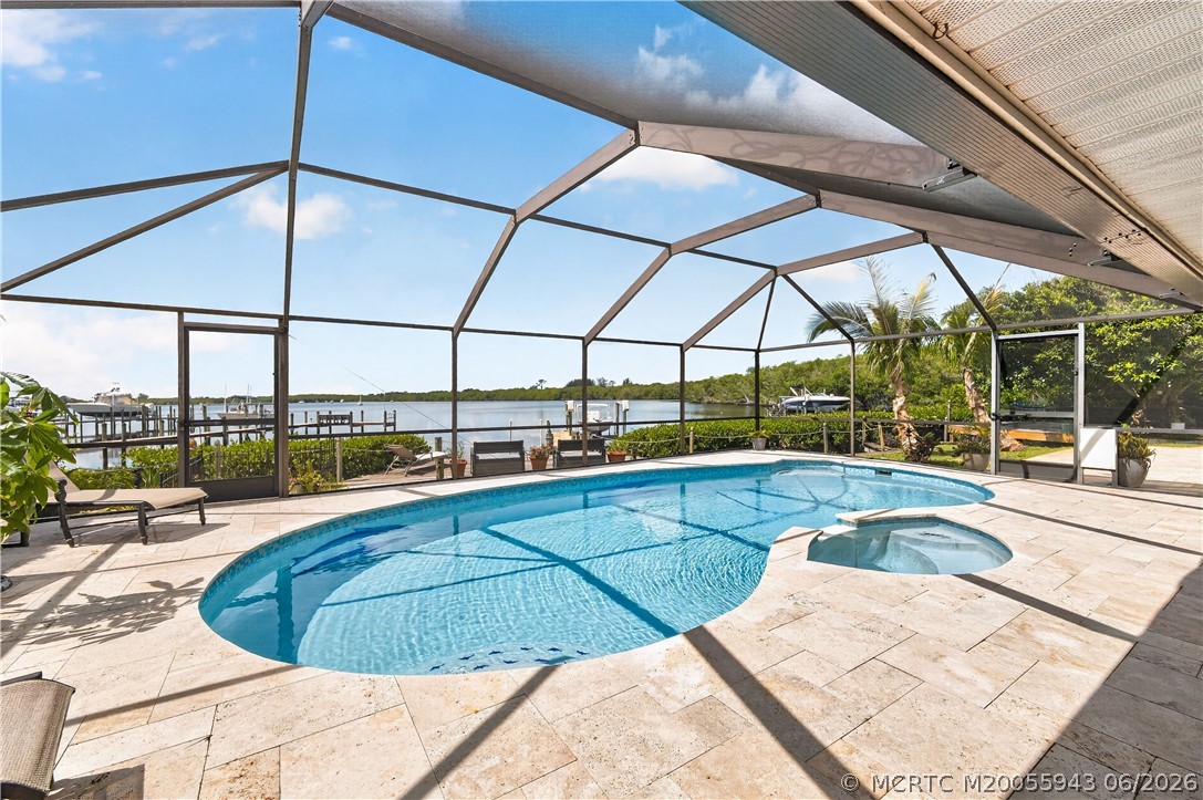 1007 SE Kitching Cove Lane