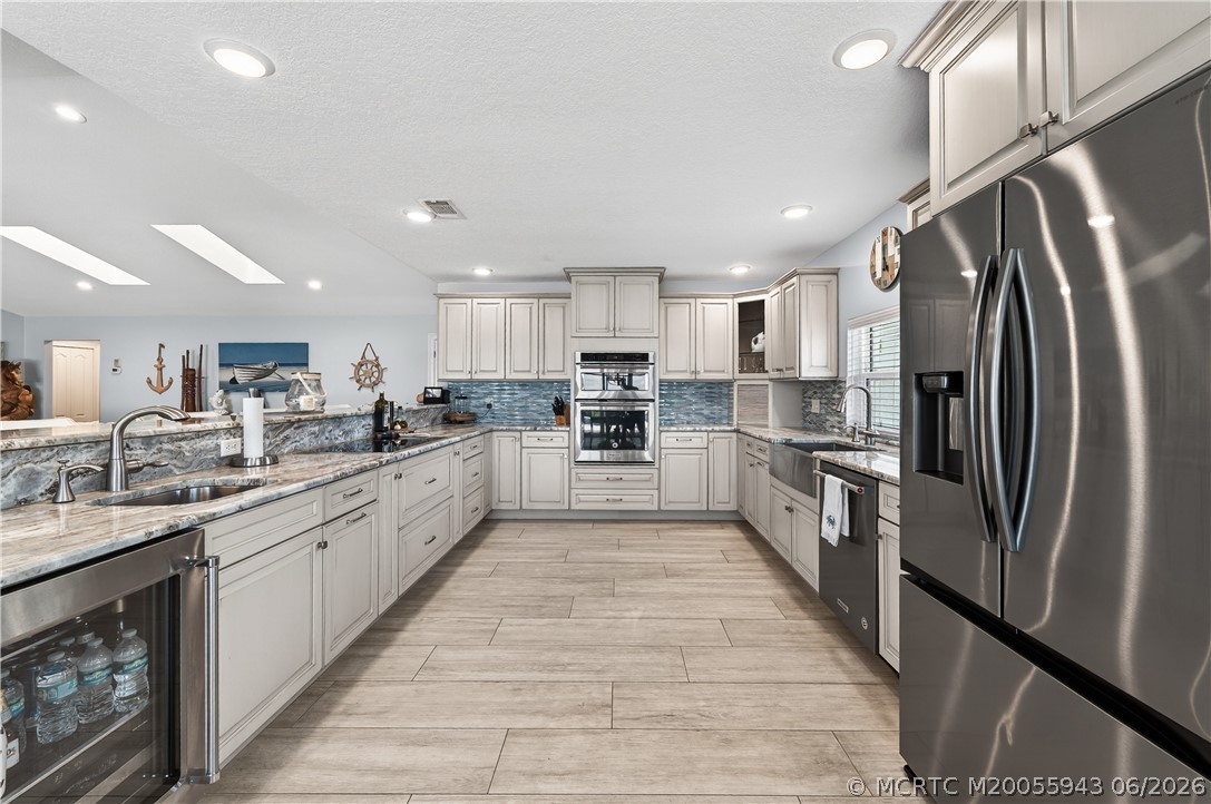 1007 SE Kitching Cove Lane