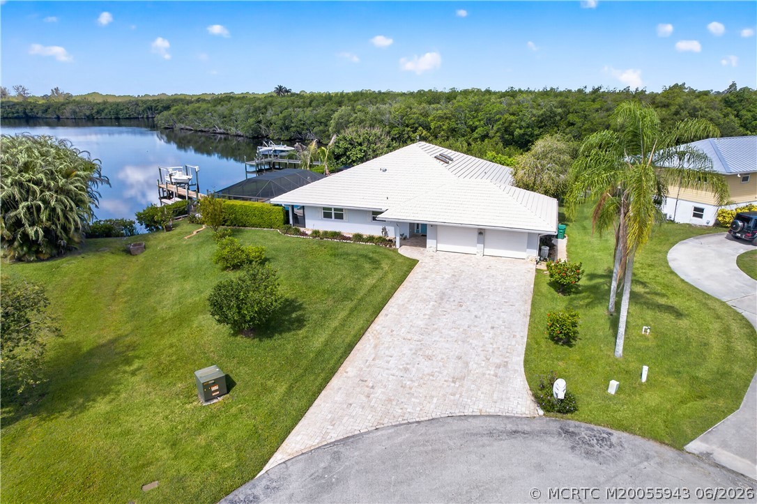 1007 SE Kitching Cove Lane