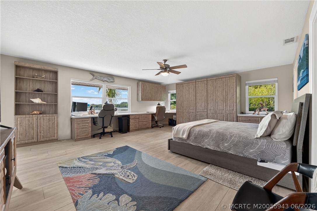 1007 SE Kitching Cove Lane