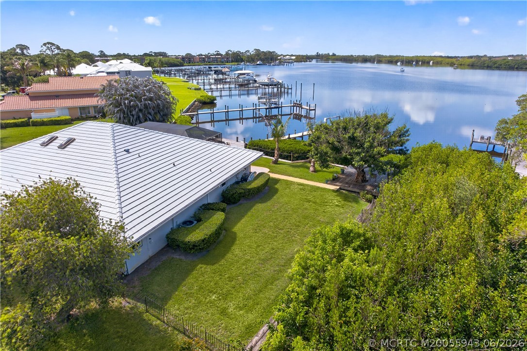 1007 SE Kitching Cove Lane