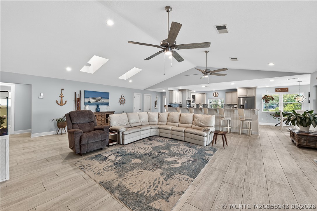 1007 SE Kitching Cove Lane