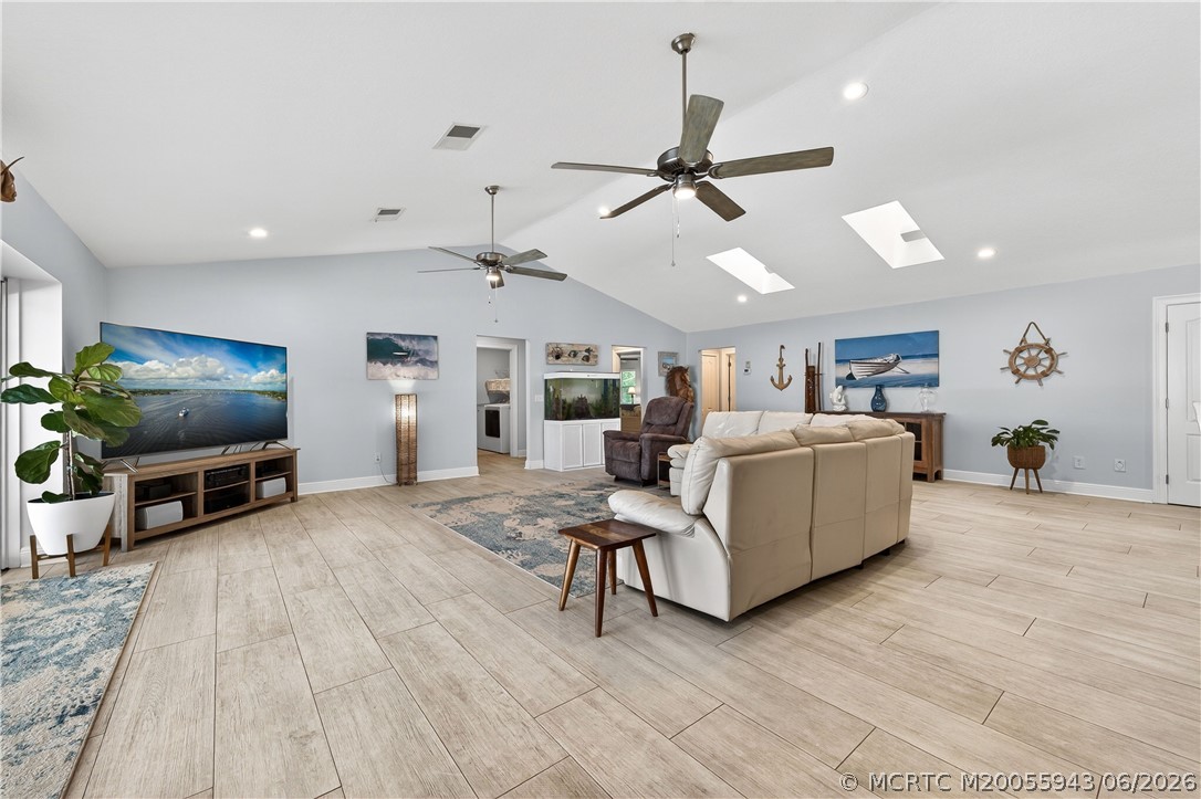 1007 SE Kitching Cove Lane