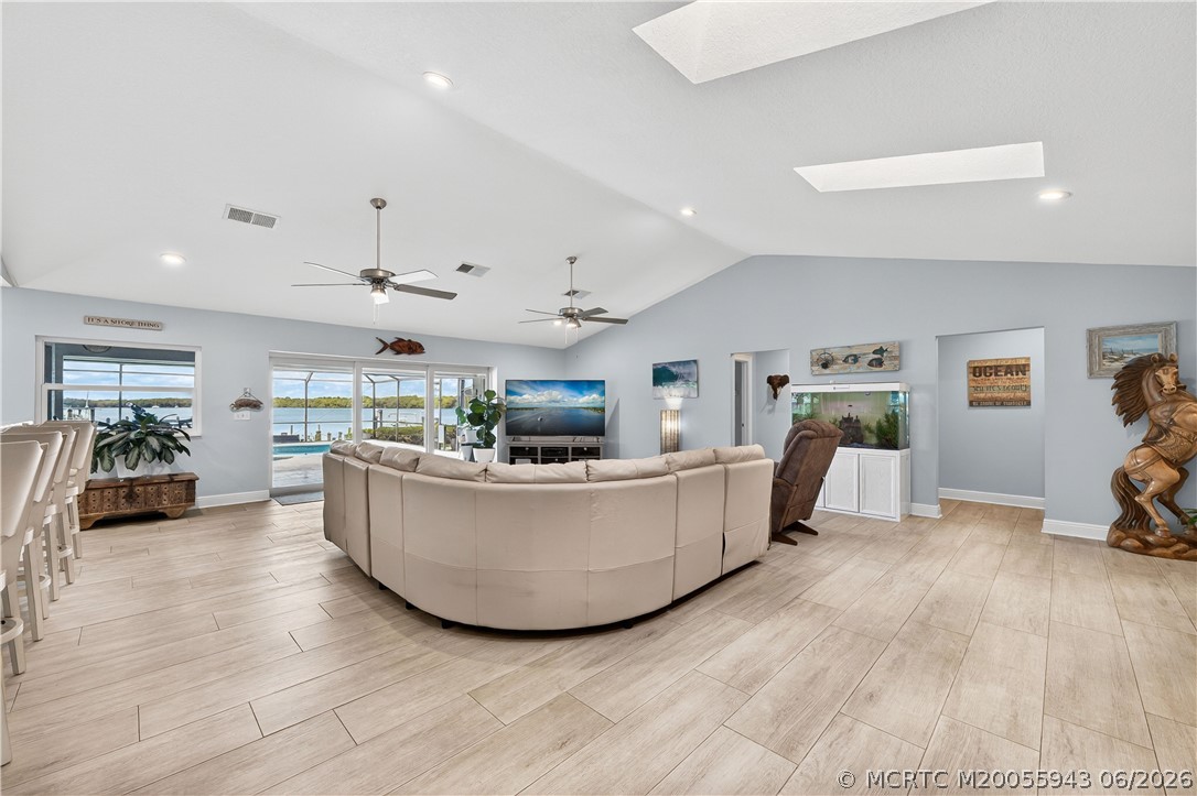1007 SE Kitching Cove Lane