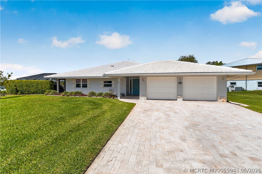 1007 SE Kitching Cove Lane