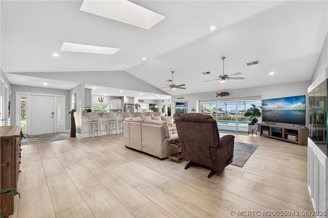 1007 SE Kitching Cove Lane