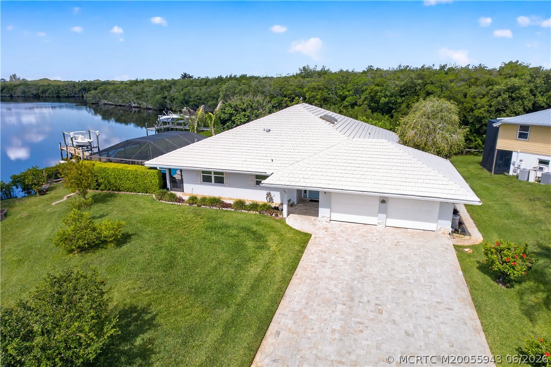 1007 SE Kitching Cove Lane