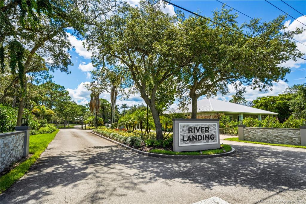5535 SW Landing Creek Drive