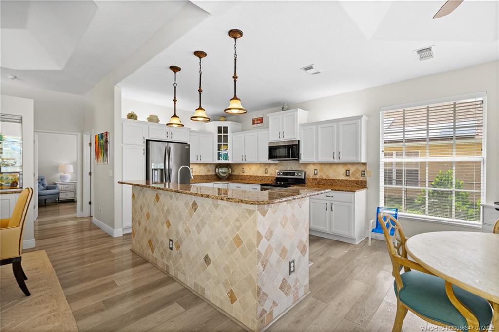 502 SE Majestic Terrace