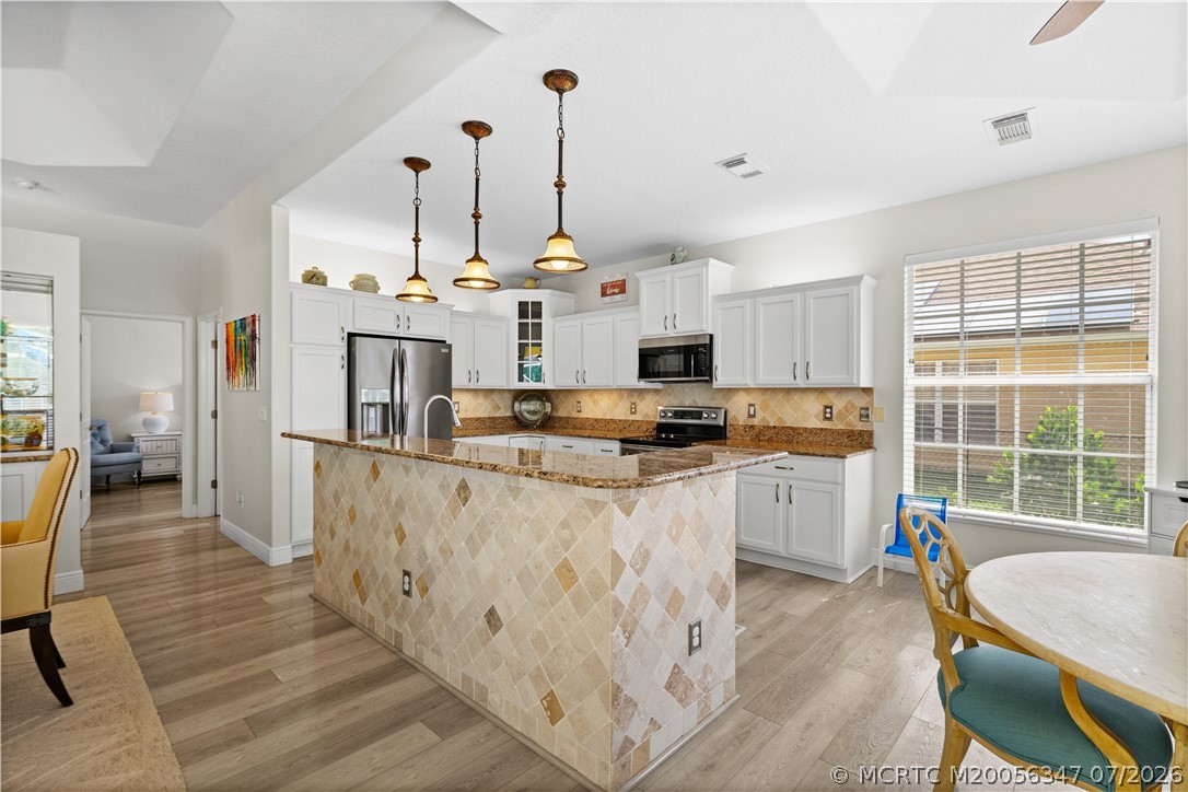 502 SE Majestic Terrace