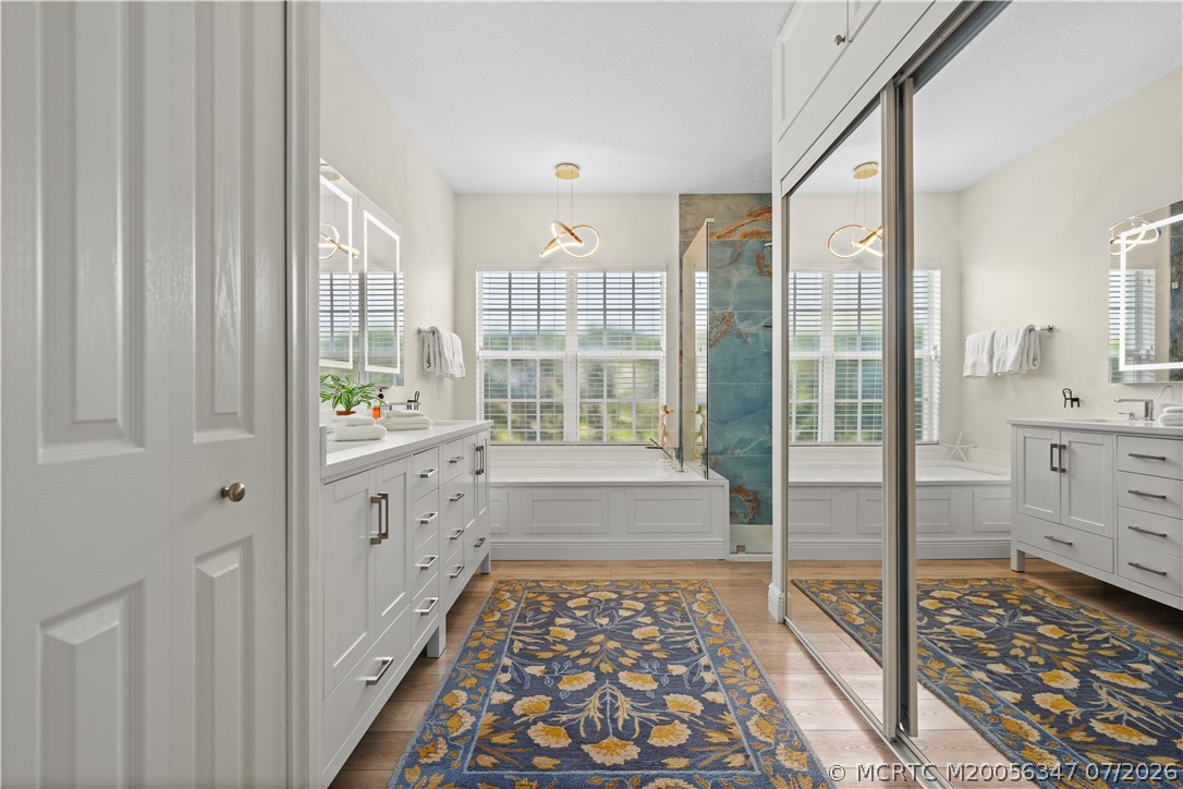 502 SE Majestic Terrace