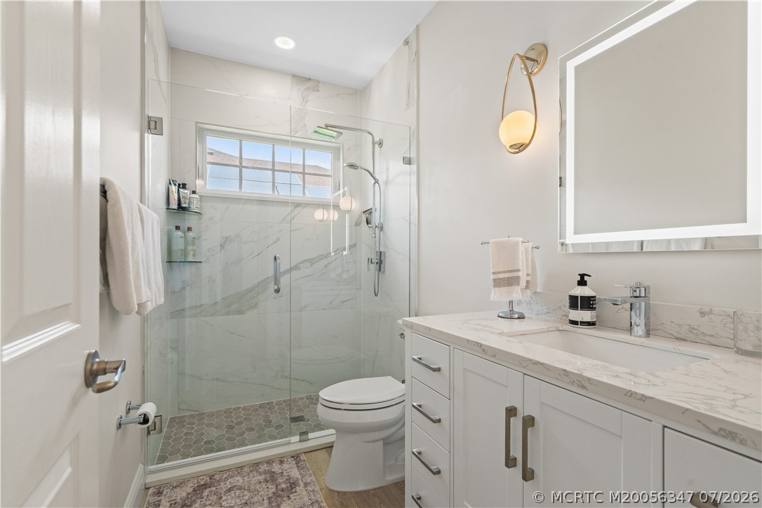502 SE Majestic Terrace