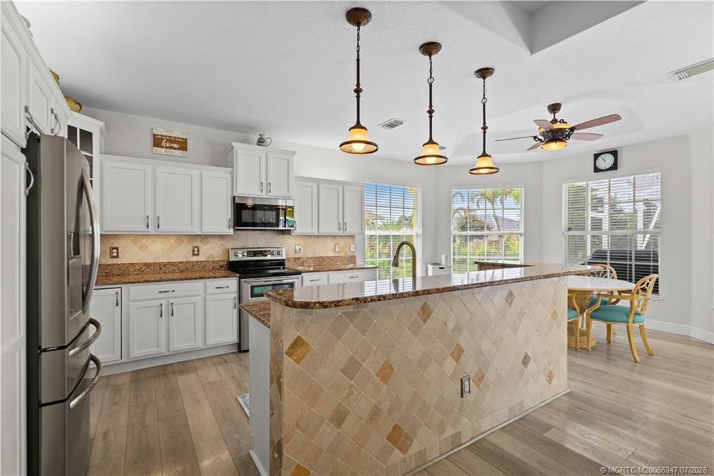 502 SE Majestic Terrace