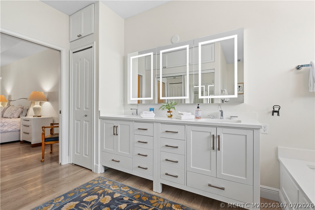 502 SE Majestic Terrace