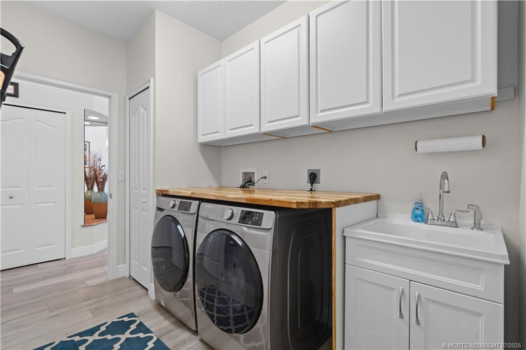 502 SE Majestic Terrace
