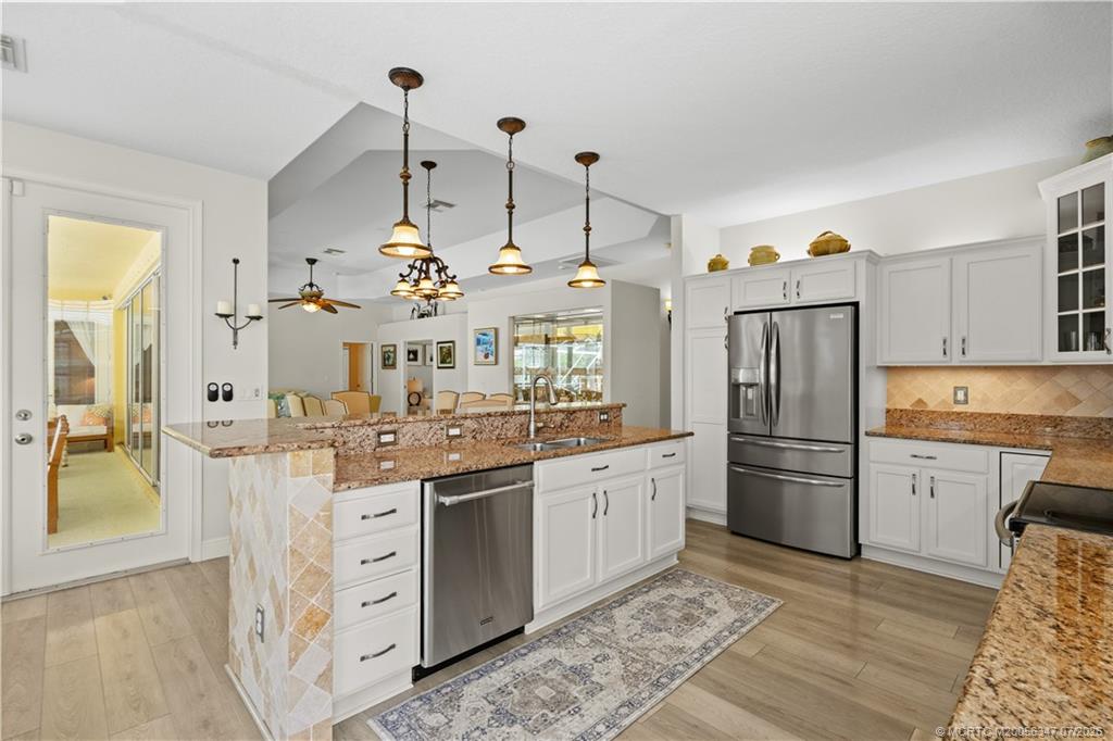 502 SE Majestic Terrace