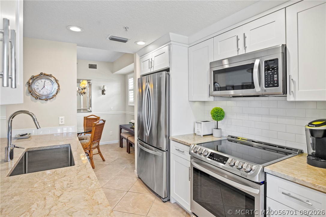 5799 NE Island Cove Way 1101