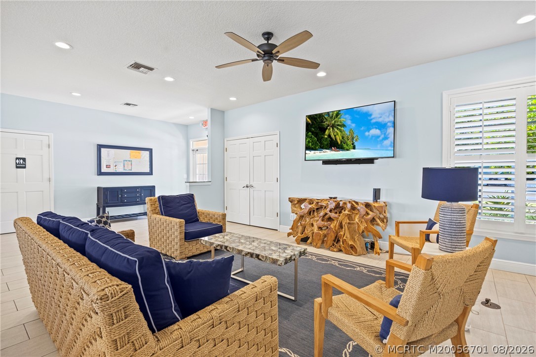 5799 NE Island Cove Way 1101