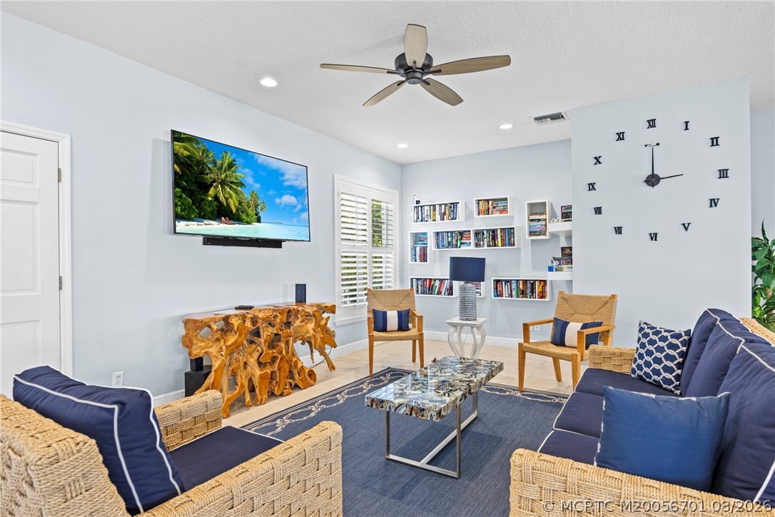 5799 NE Island Cove Way 1101