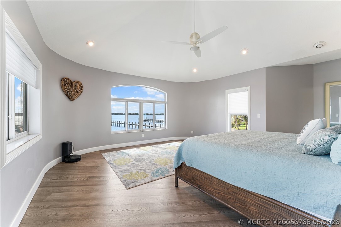 2318 NW Bay Colony Ct