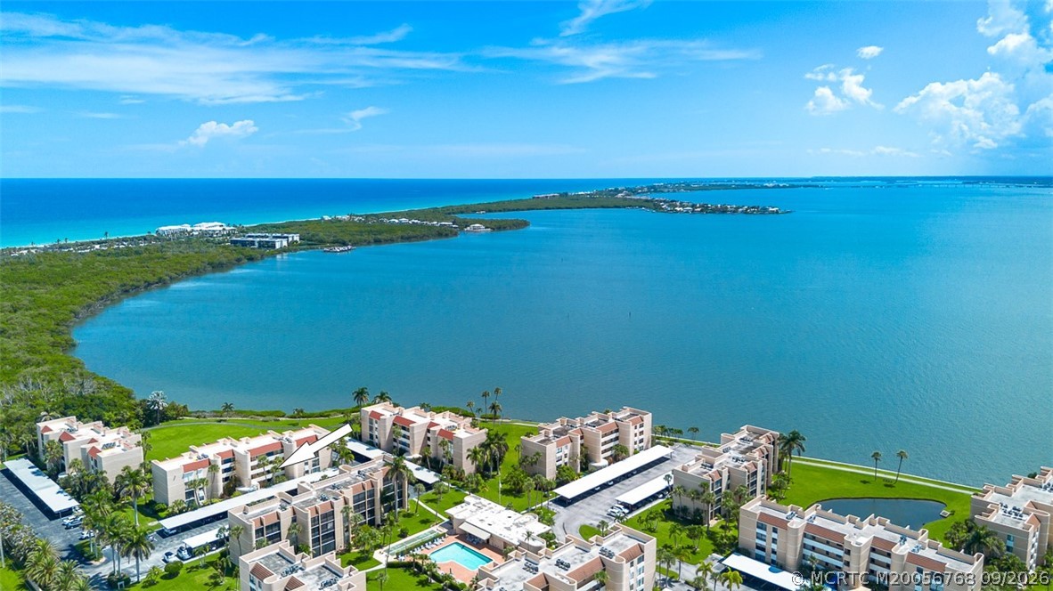 2318 NW Bay Colony Ct