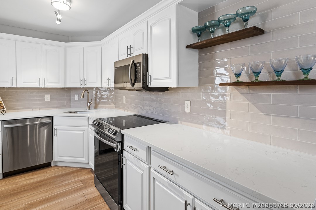 2318 NW Bay Colony Ct