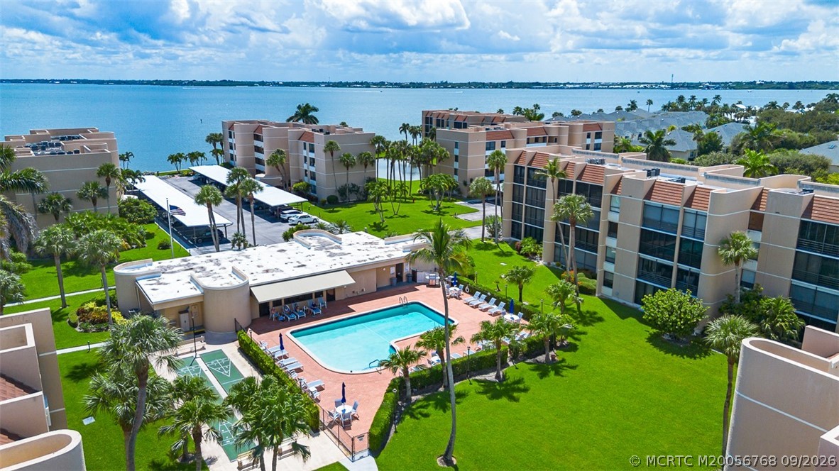 2318 NW Bay Colony Ct