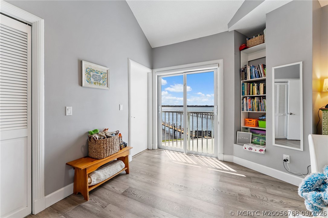 2318 NW Bay Colony Ct
