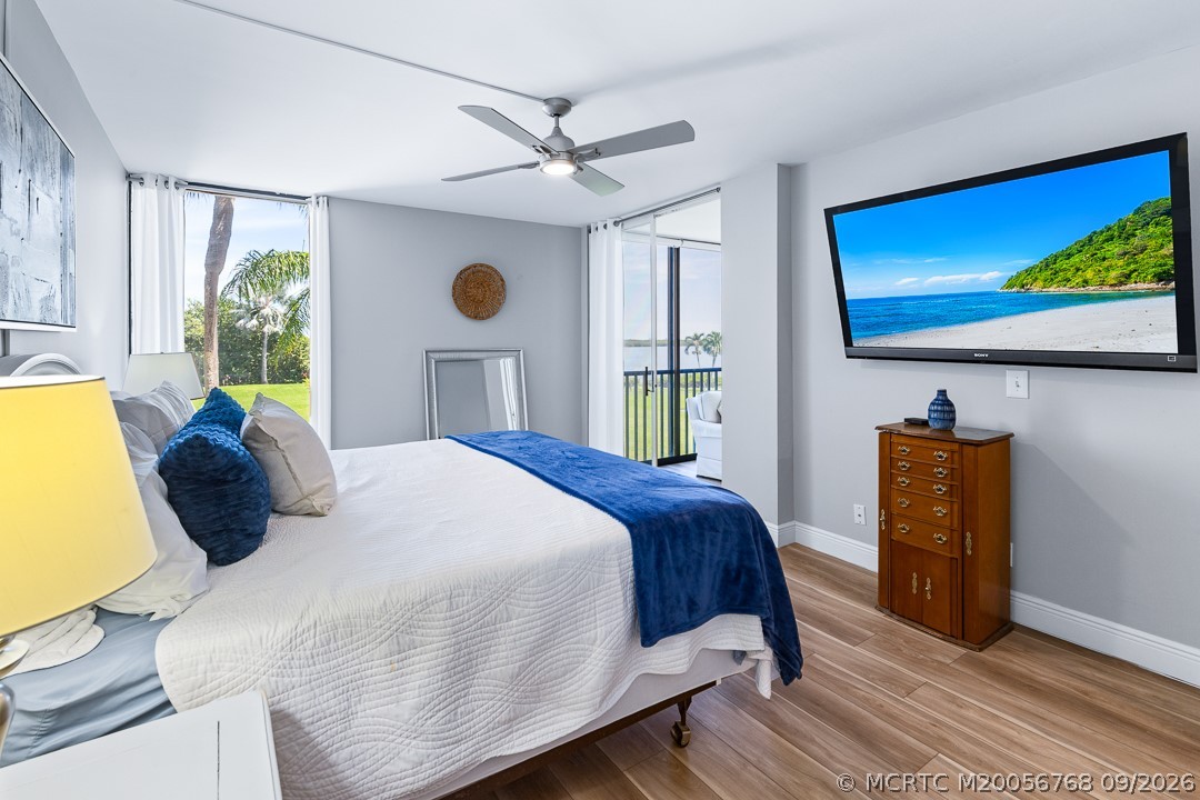2318 NW Bay Colony Ct
