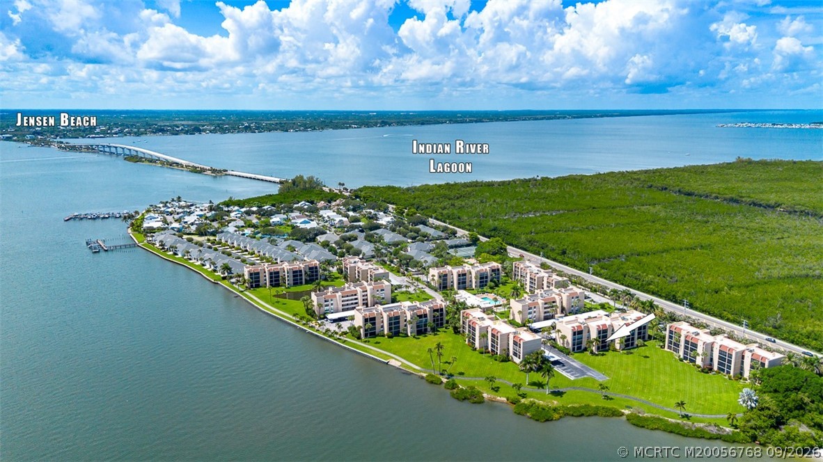 2318 NW Bay Colony Ct