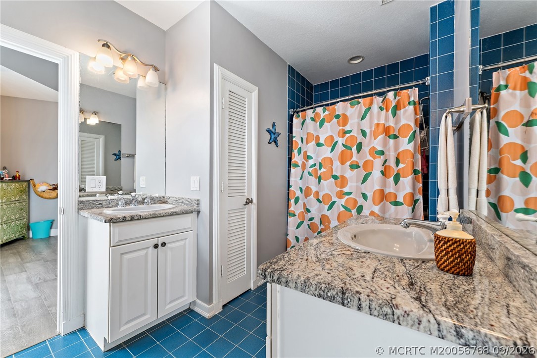 2318 NW Bay Colony Ct