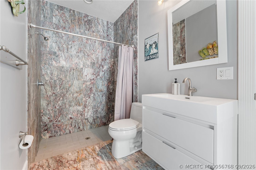 2318 NW Bay Colony Ct
