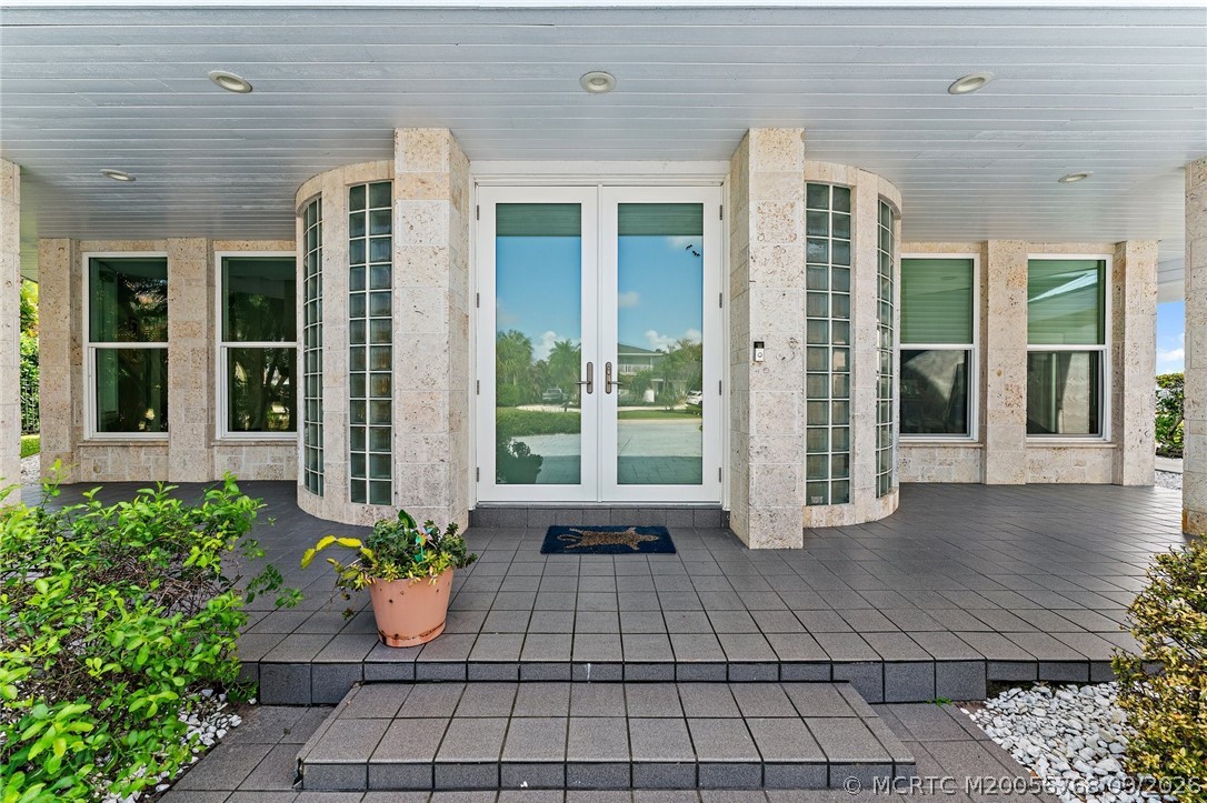 2318 NW Bay Colony Ct