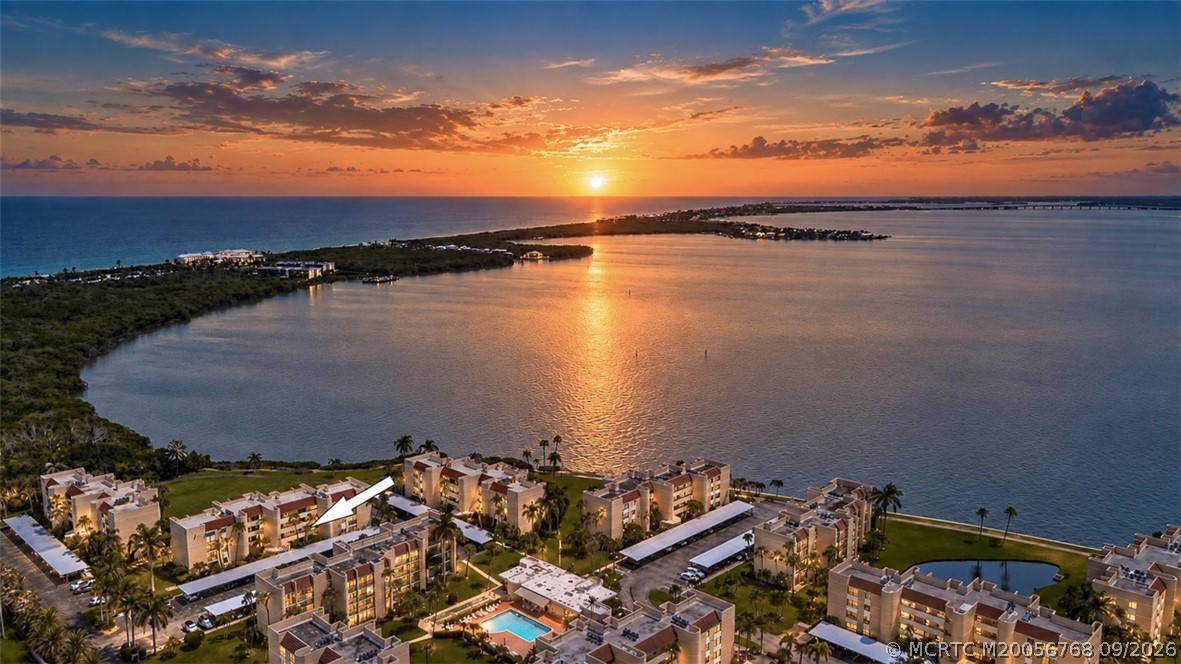 2318 NW Bay Colony Ct