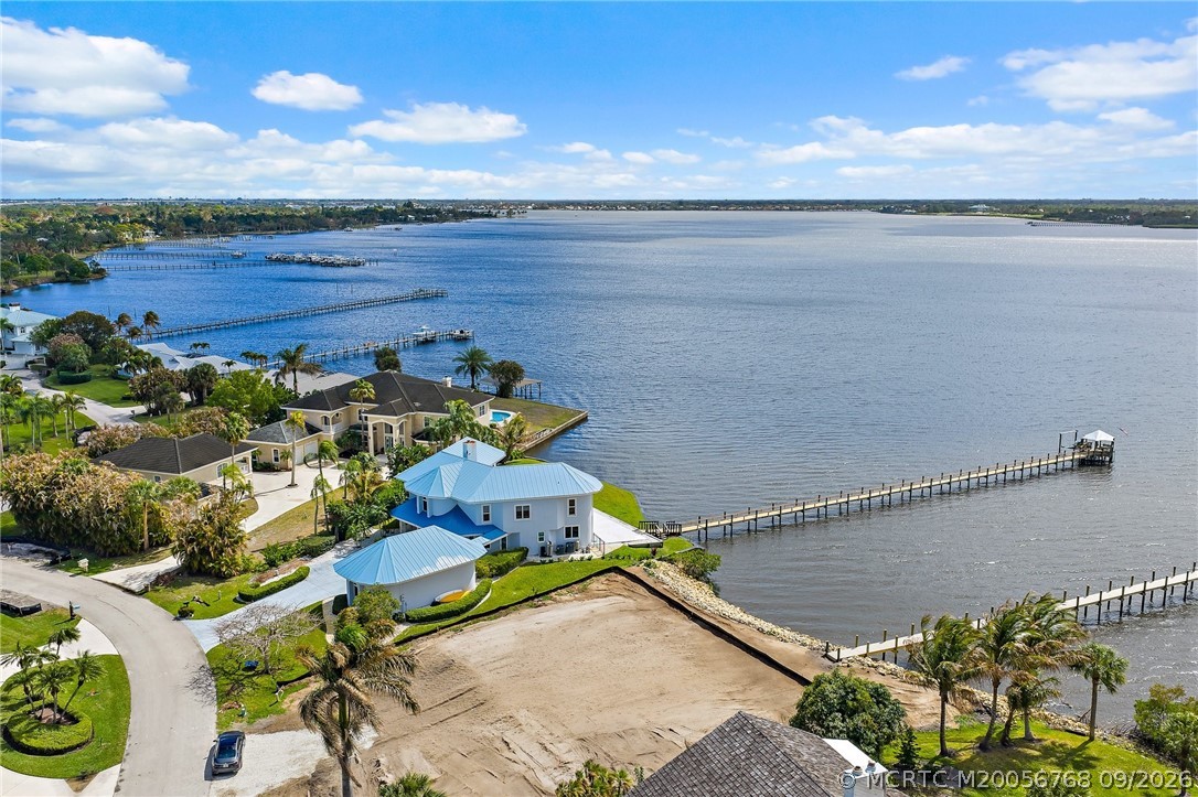 2318 NW Bay Colony Ct