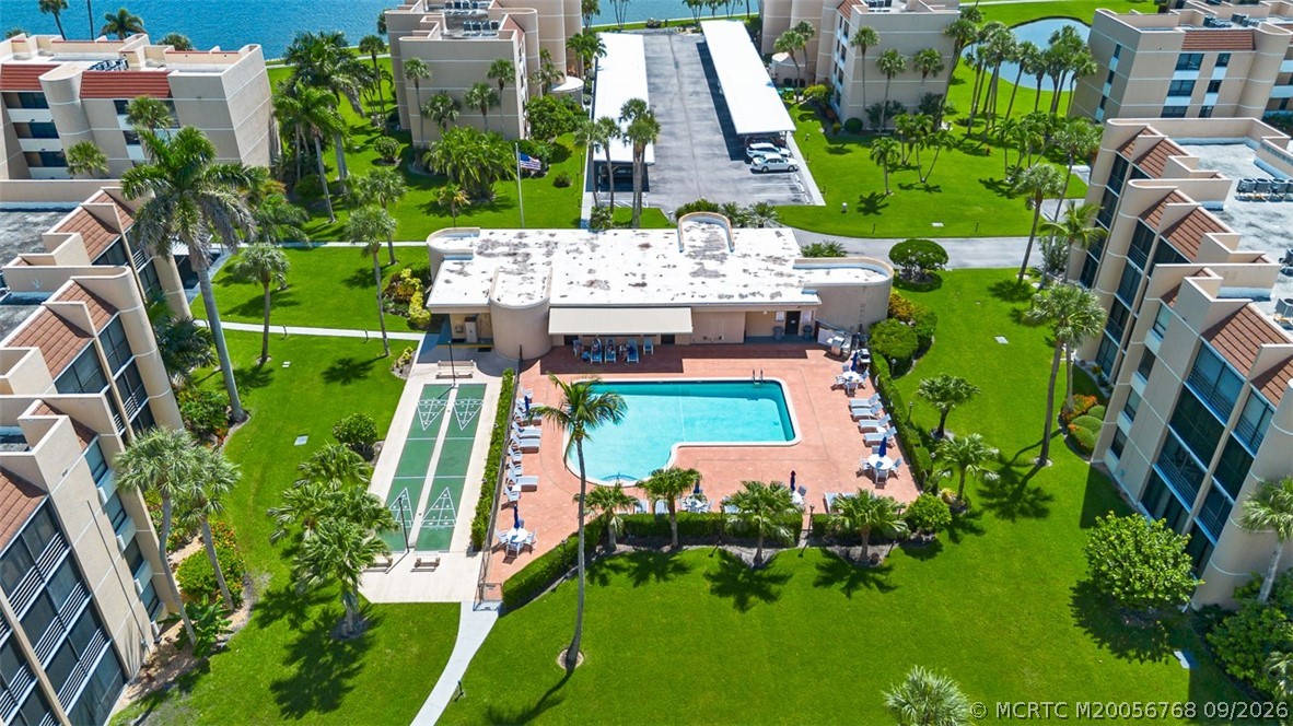 2318 NW Bay Colony Ct