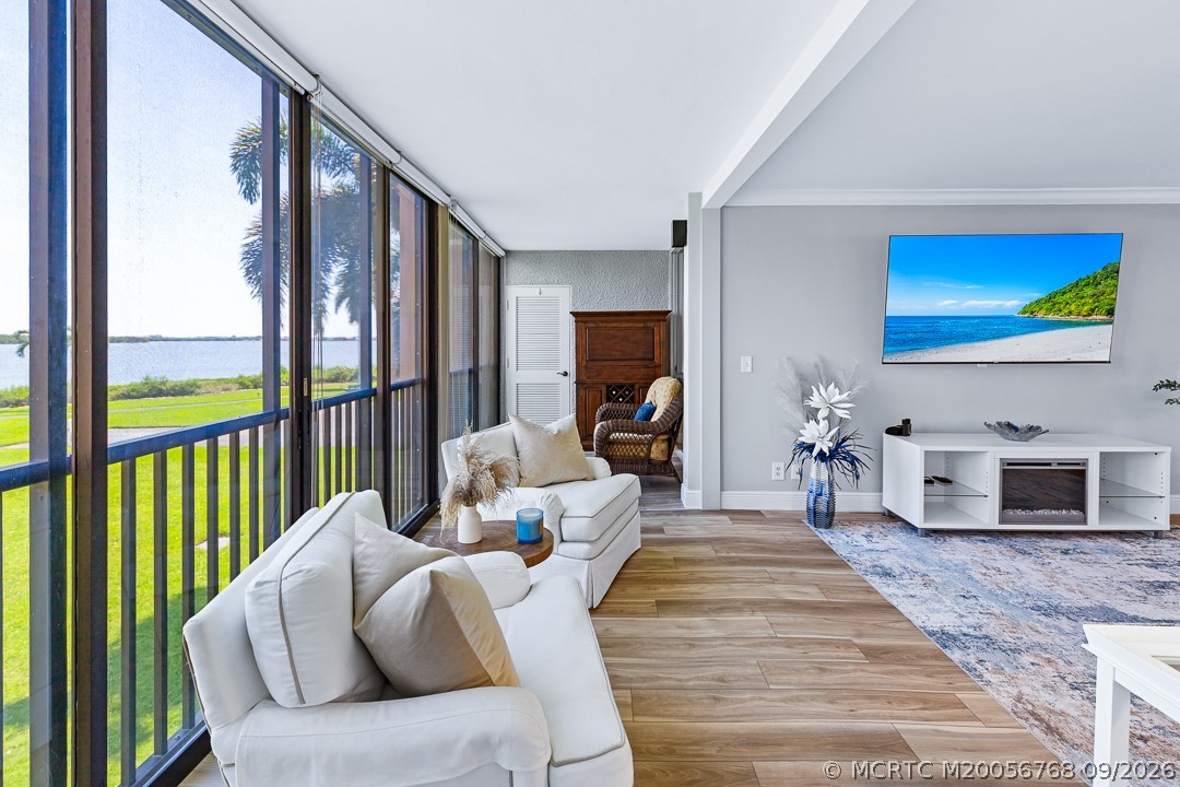 2318 NW Bay Colony Ct